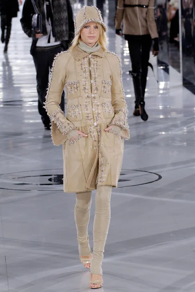 Look 14